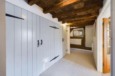 Wardrobes to Master Suite