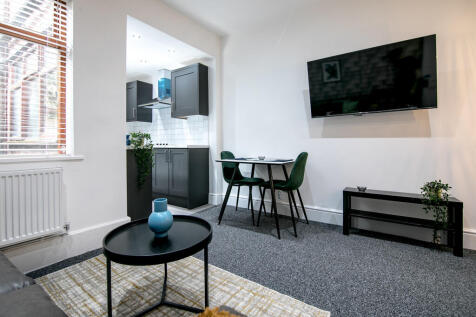 10 Cromwell St (8...