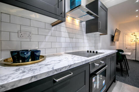 10 Cromwell St (1...