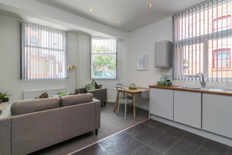 Flat 1 The Moog -...