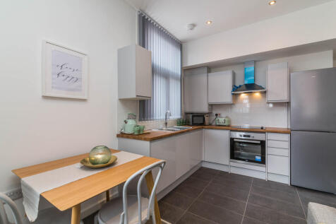 Flat 1 The Moog -...