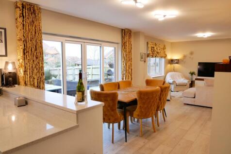 OPEN PLAN LIVING DINING KITCHEN