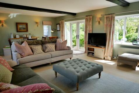 TRIPLE ASPECT SITTING ROOM