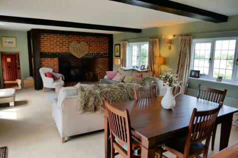 TRIPLE ASPECT SITTING ROOM