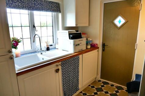 UTILITY KITCHENETTE