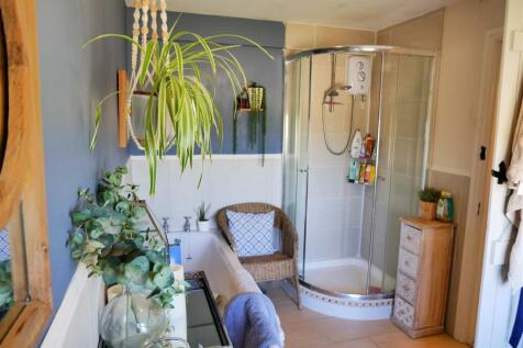 FOUR PIECE BATHROOM