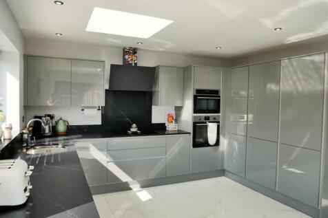 KITCHEN DINING AREA