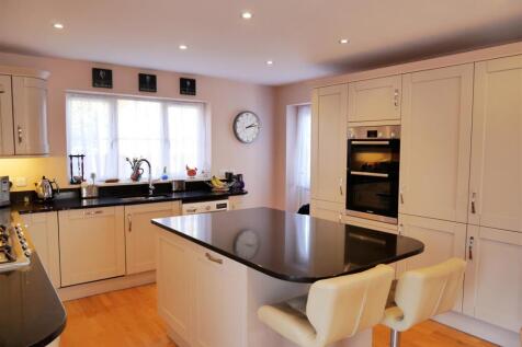 KITCHEN DINING FAMILY ROOM