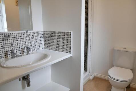MASTER EN-SUITE