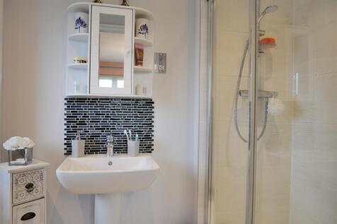 MASTER EN-SUITE