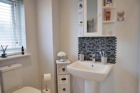 MASTER EN-SUITE