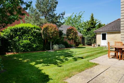 REAR ENCLOSED GARDEN