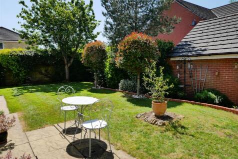 REAR ENCLOSED GARDEN