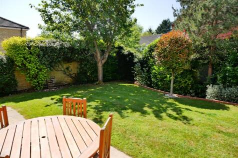 REAR ENCLOSED GARDEN
