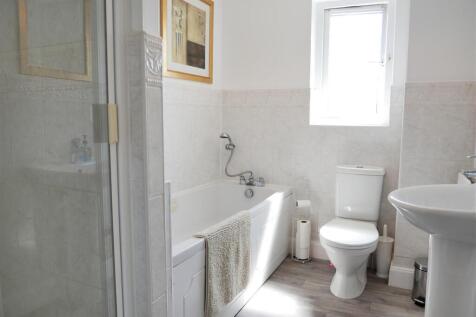 FOUR PIECE MAIN BATHROOM