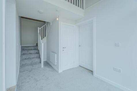 HIGH VAULTED ENTRANCE