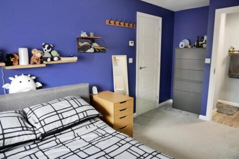 MASTER EN-SUITE