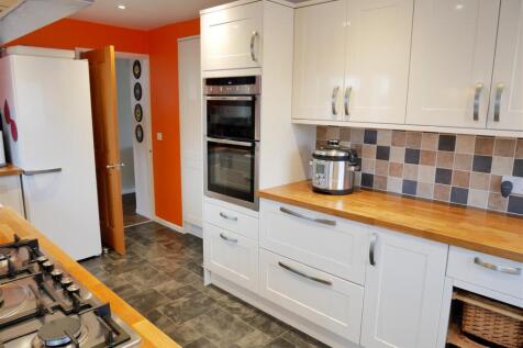 FITTED KITCHEN