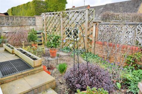 REAR ENCLOSED GARDEN
