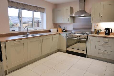 OPEN KITCHEN
