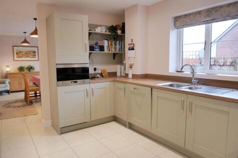 OPEN KITCHEN