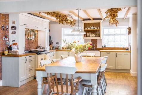 Kitchen/Dining