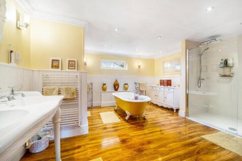 En-Suite Bathroom