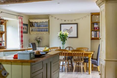 Kitchen / Dining