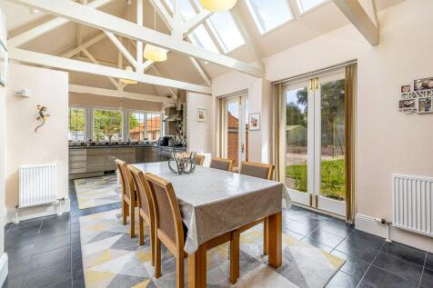 Kitchen/Dining