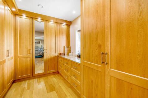 Walk-In Dressing