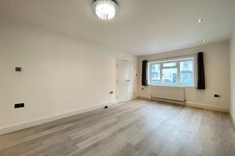 Living Room 2.jpg