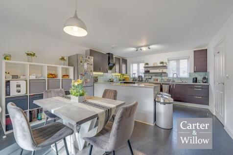 Kitchen / dining 