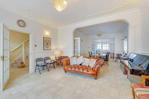 Reception room 