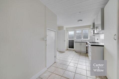 Dining / kitchen