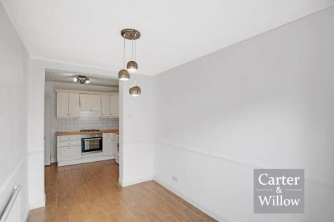 Kitchen / Dining 