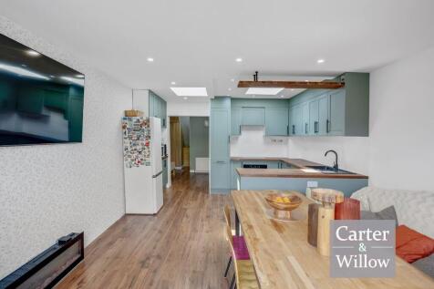 Kitchen/reception 