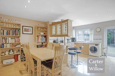 Kitchen/dining 