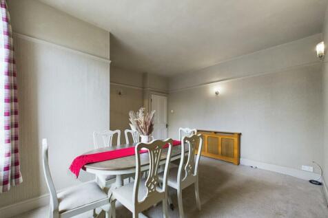 CAM02964G0-PR0240-STILL009.jpg