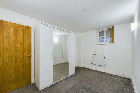 CAM02964G0-PR0303-STILL008.jpg