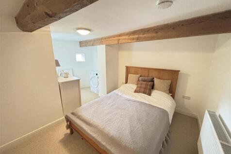 Bedroom (2).JPG