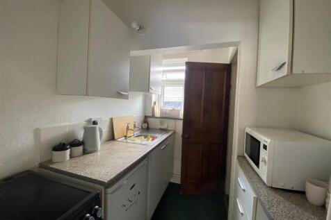Kitchen 2.jpg
