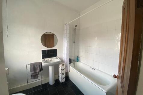 Bathroom 5.jpg