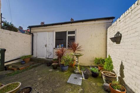 CAM01604G0-PR0540-STILL007.jpg