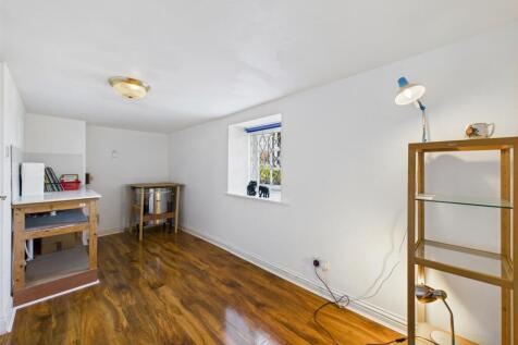 CAM05411G0-PR0012-STILL025.jpg