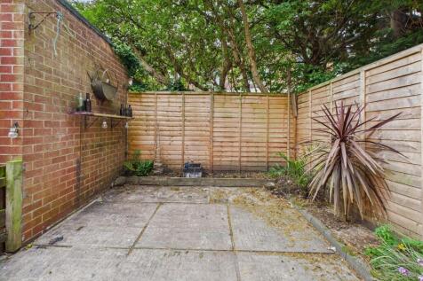 CAM05411G0-PR0044-STILL005.jpg
