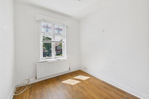 CAM05411G0-PR0081-STILL019.jpg