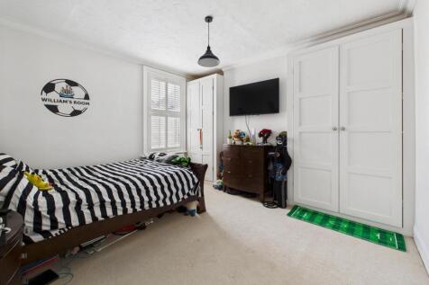 CAM05411G0-PR0046-STILL027.jpg