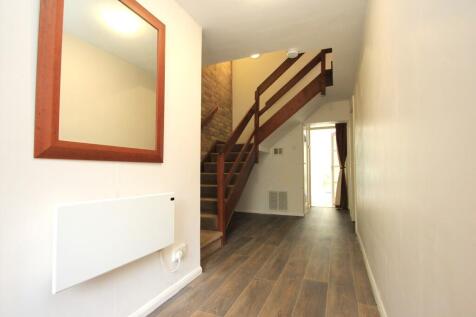 33 Oak Hill hallw...