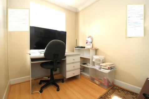 25 fairmead bedro...