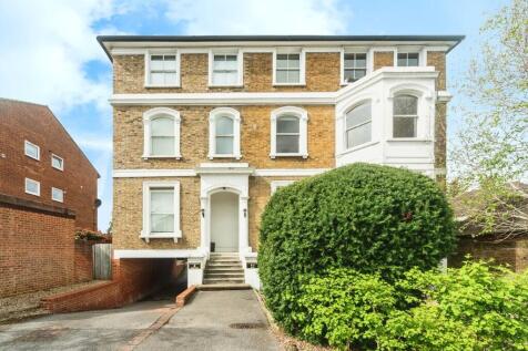 7 Lyndon House ex...
